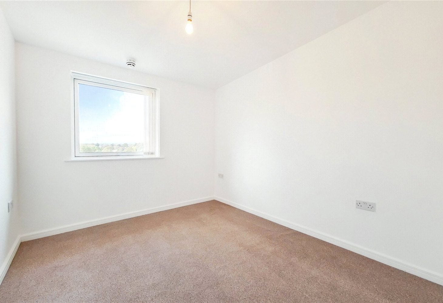Flat Heybourne Crescent in London