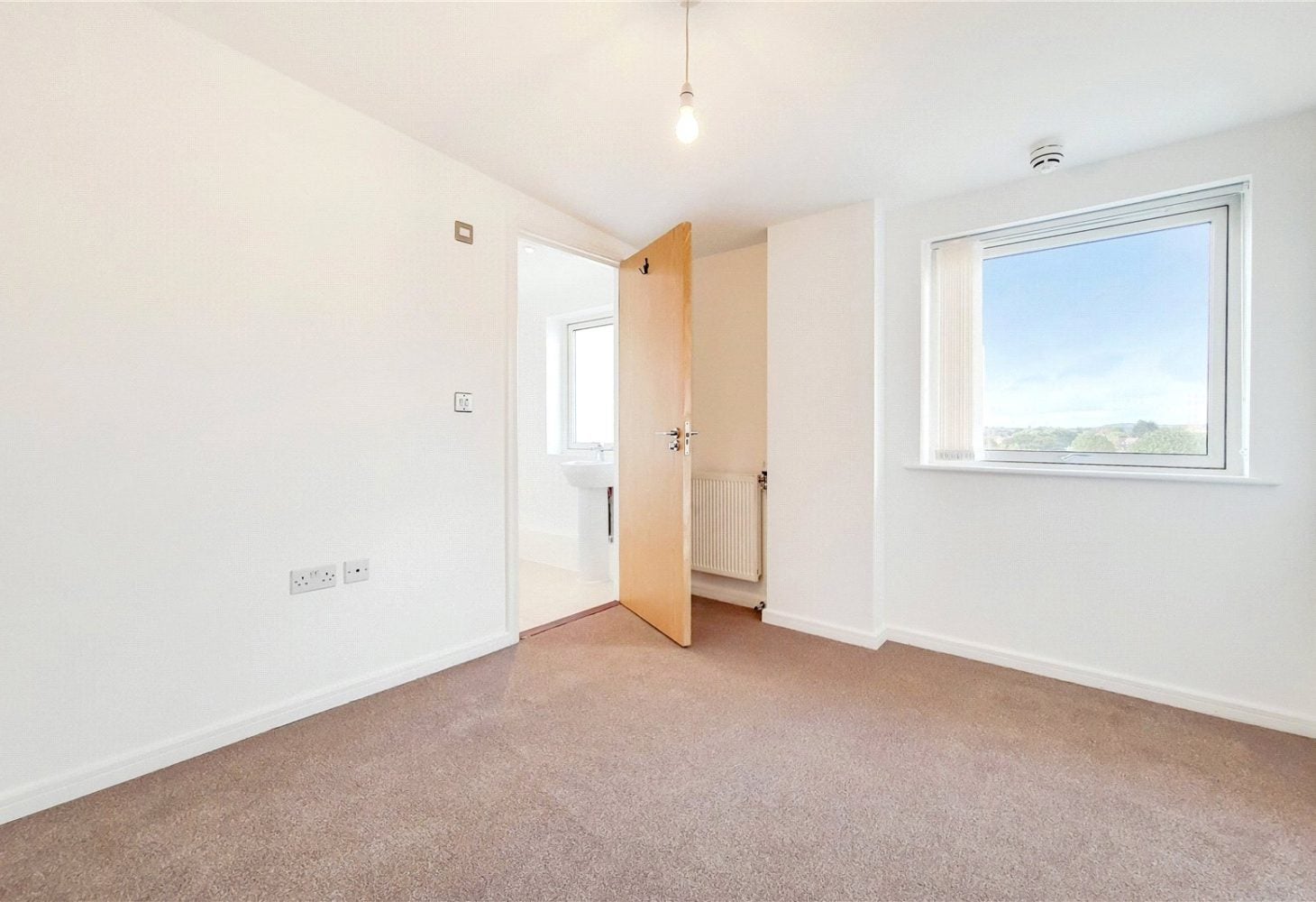 Flat Heybourne Crescent in London