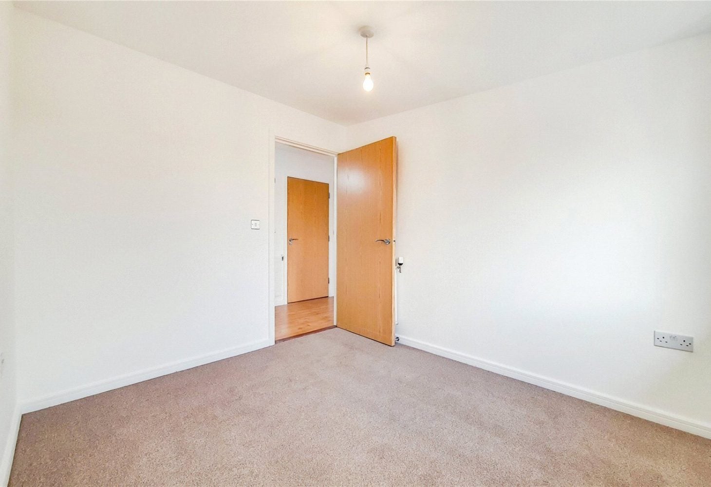 Flat Heybourne Crescent in London
