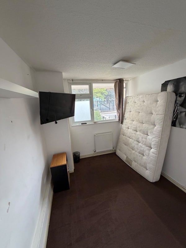Room Harpley Square in Greater London