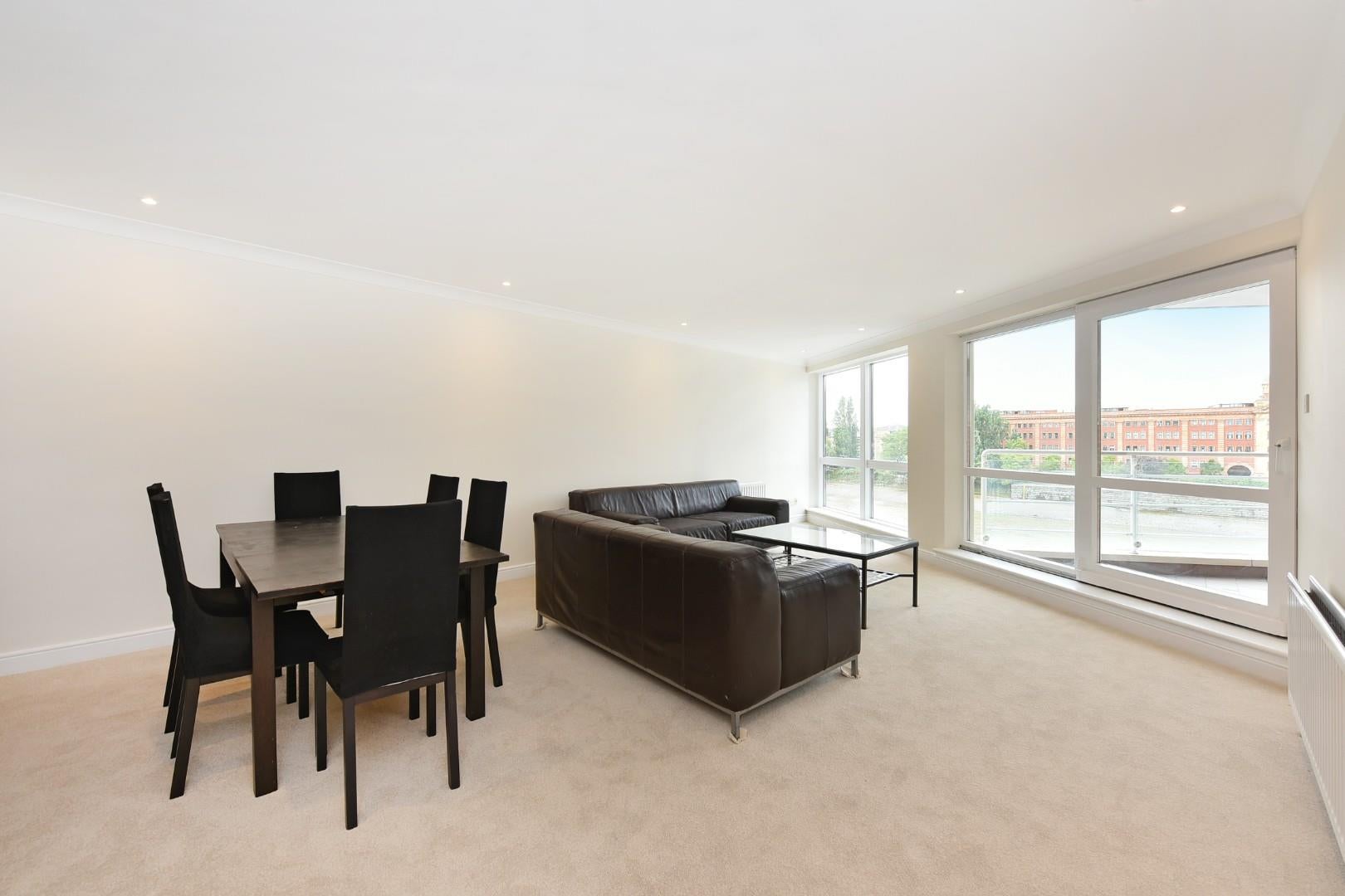 Flat Manbre Road in London