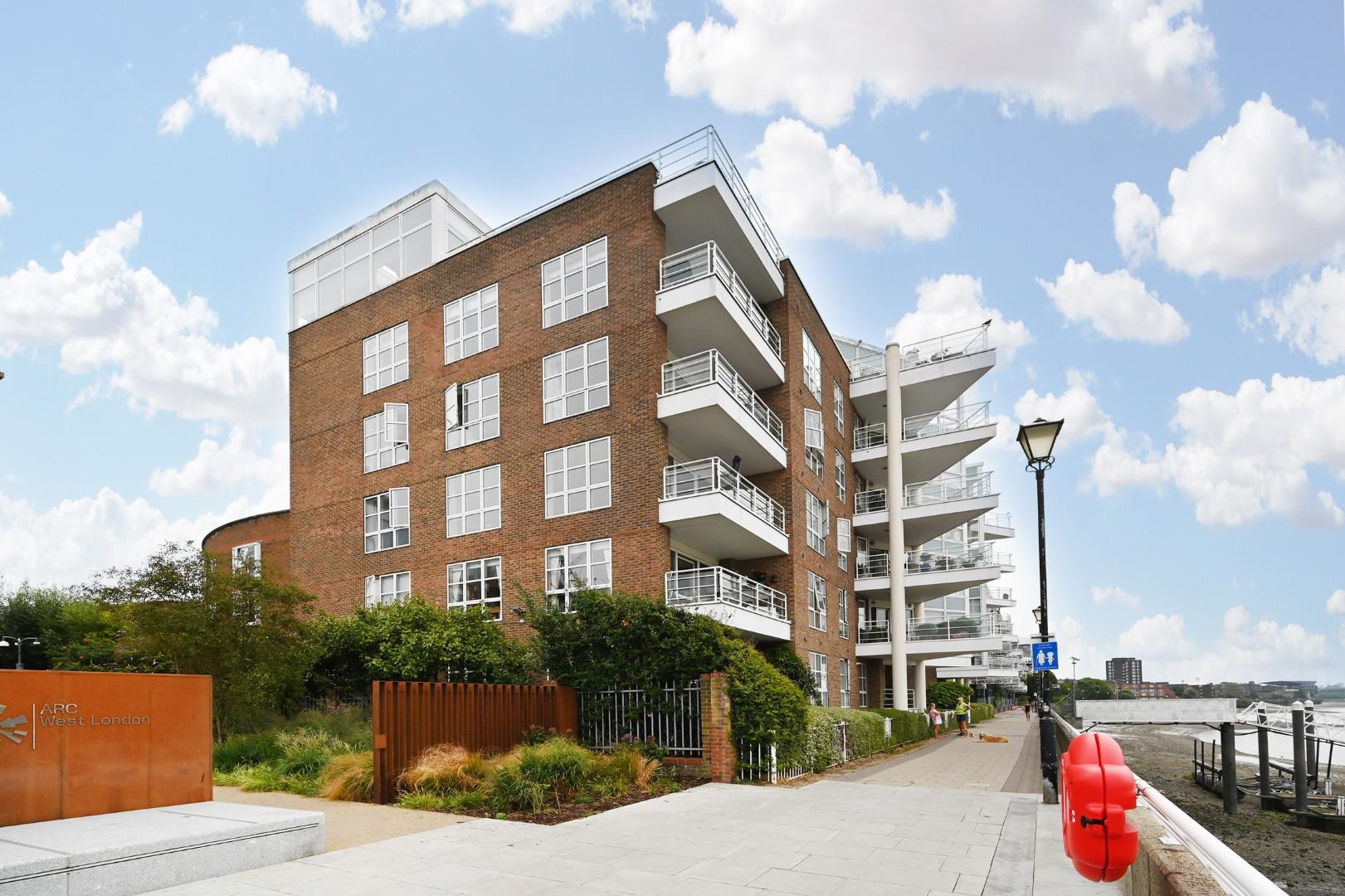 Flat Manbre Road in London