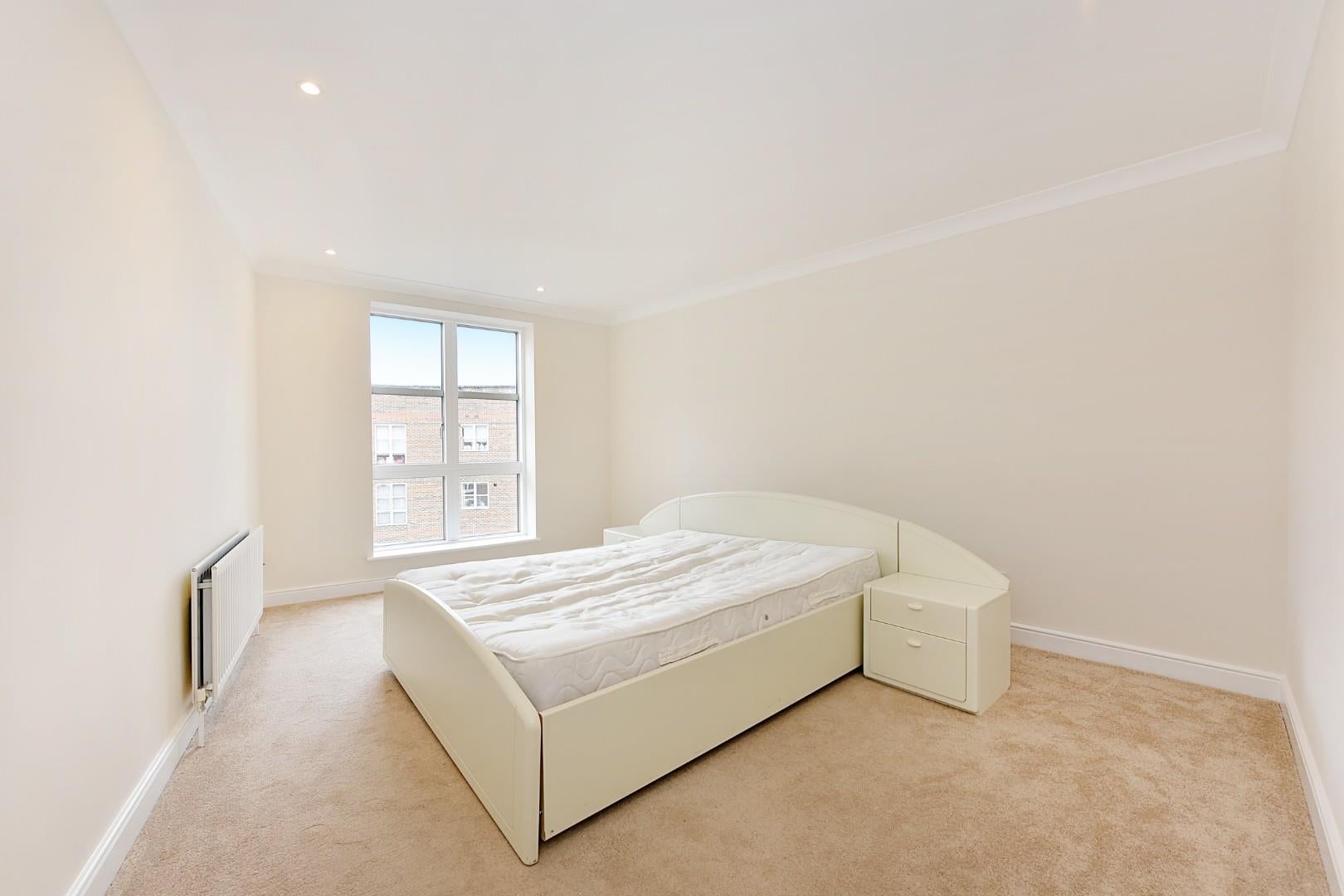 Flat Manbre Road in London