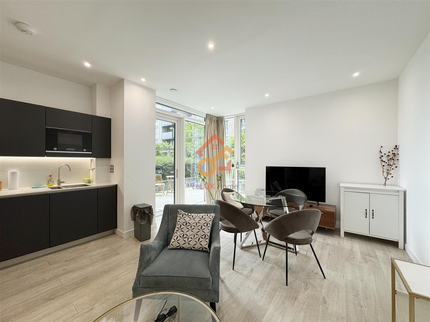 Flat Scrimgoeur Place in Greater London