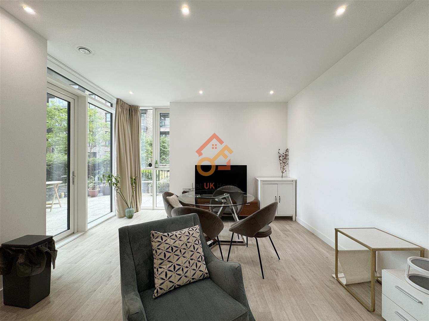 Flat Scrimgoeur Place in Greater London