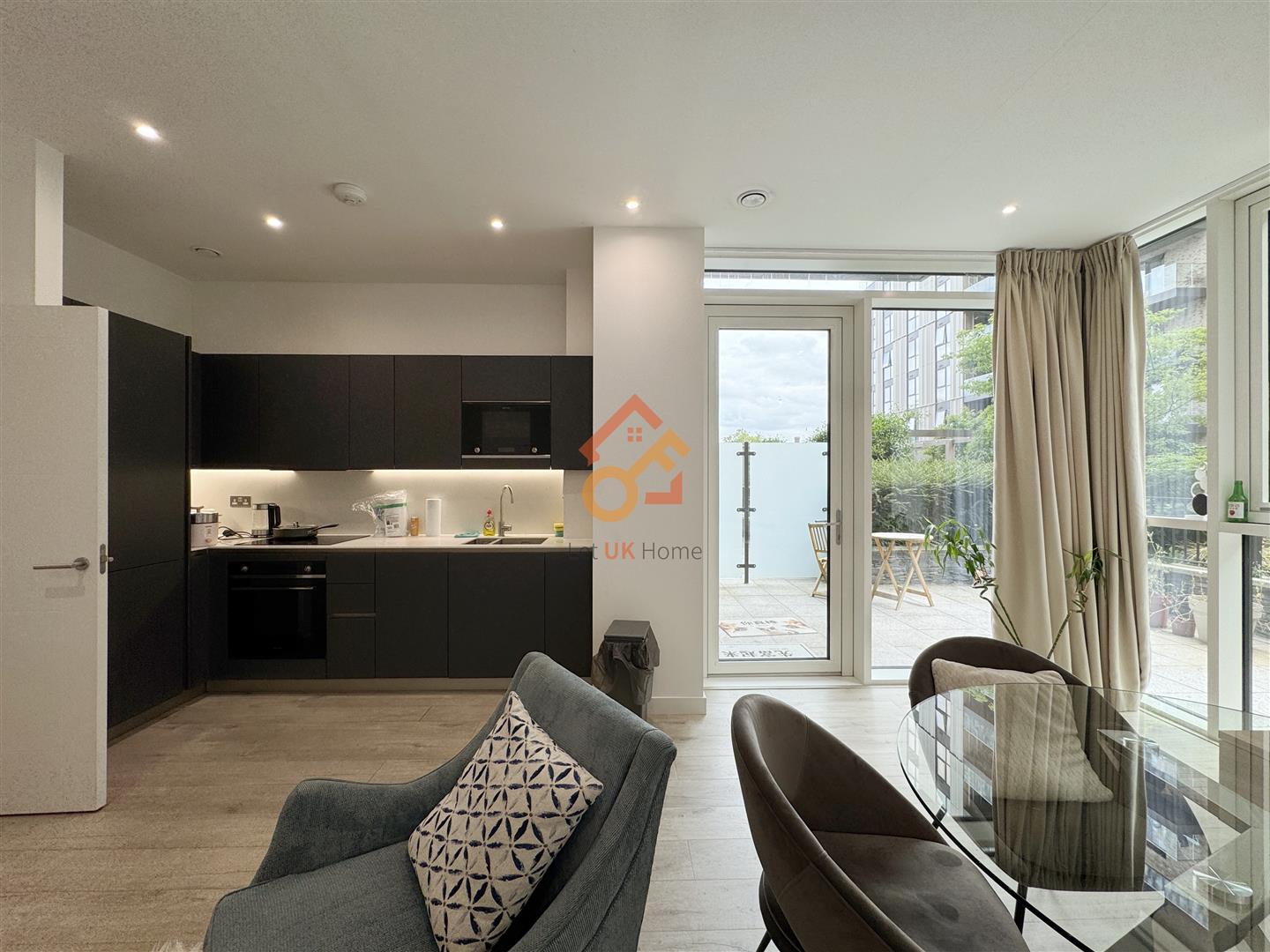 Flat Scrimgoeur Place in Greater London