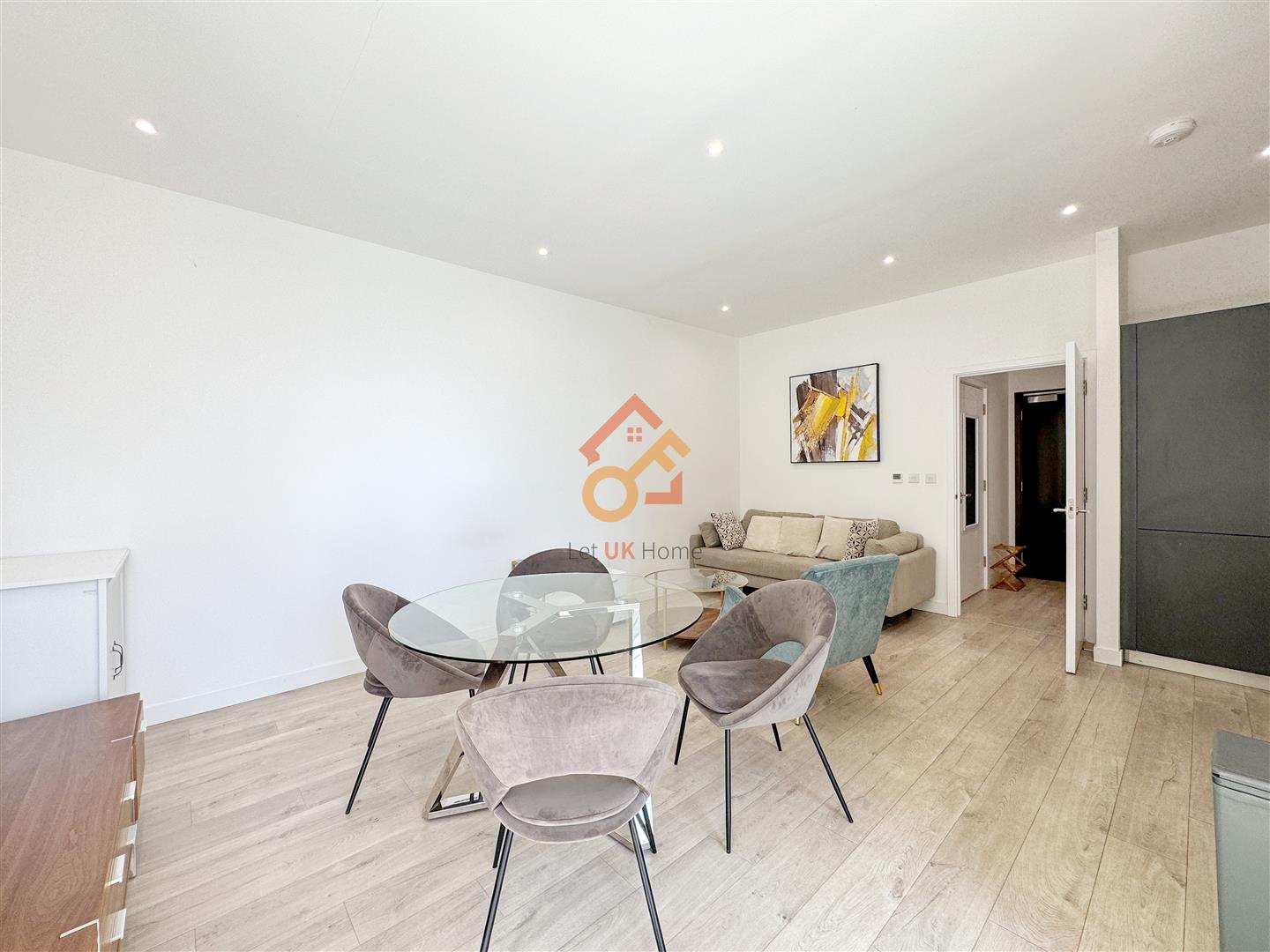 Flat Coster Avenue in London