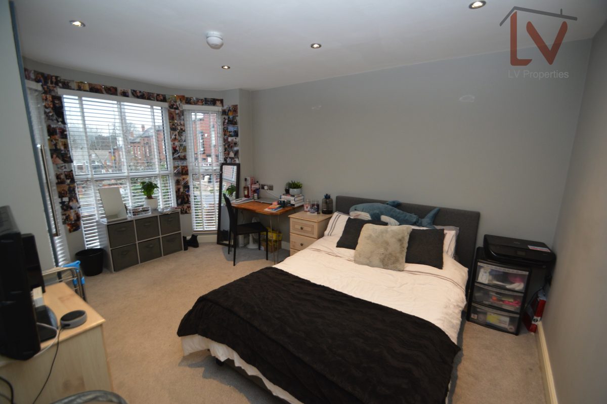 Flat Hartley Crescent in Leeds