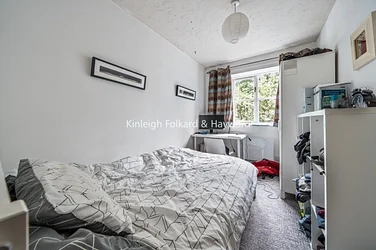 Flat Stubbs Drive in Greater London
