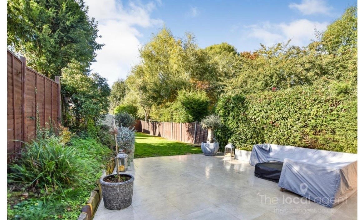 Room Manor Lane in Reigate and Banstead