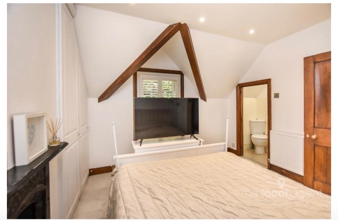 Room Manor Lane in Reigate and Banstead