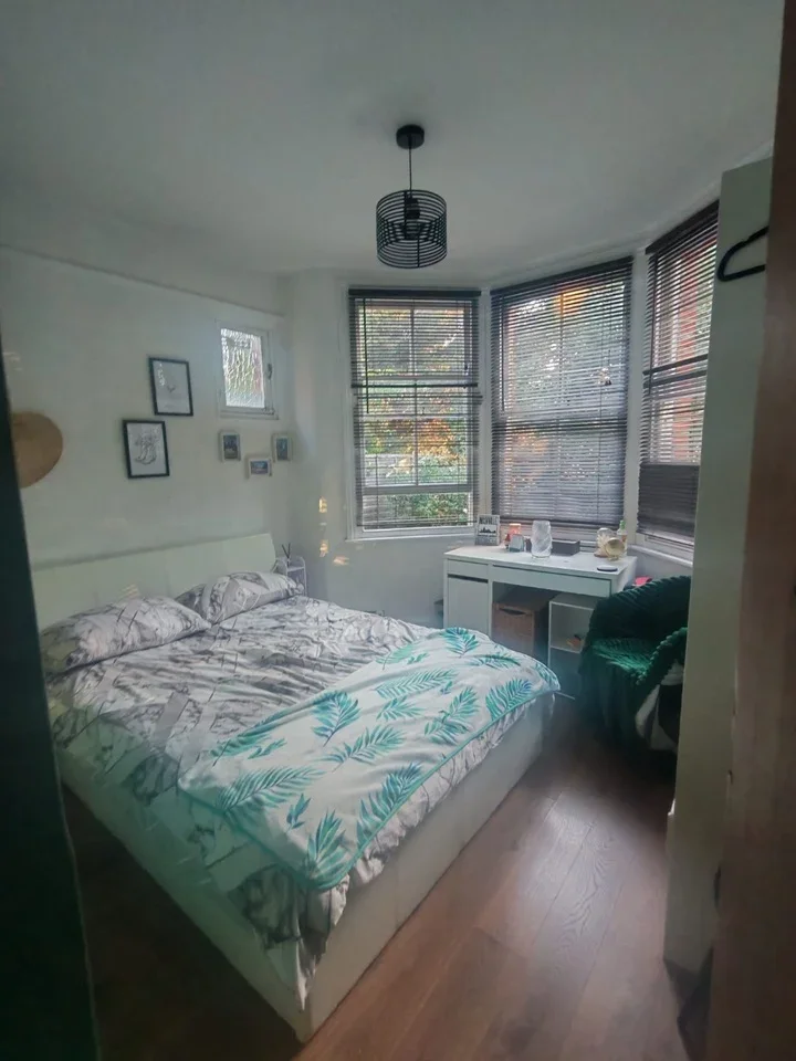 Room Chingford Lane in Greater London