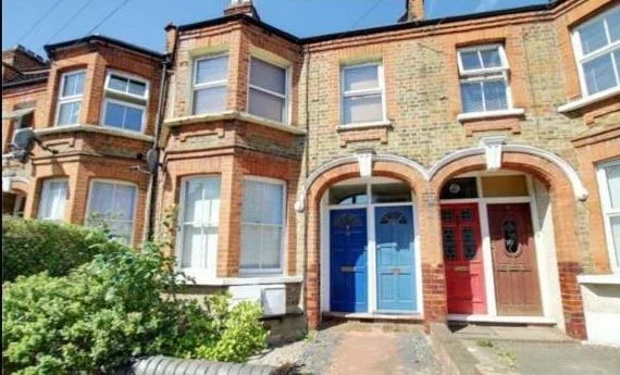 Room Chingford Lane in Greater London