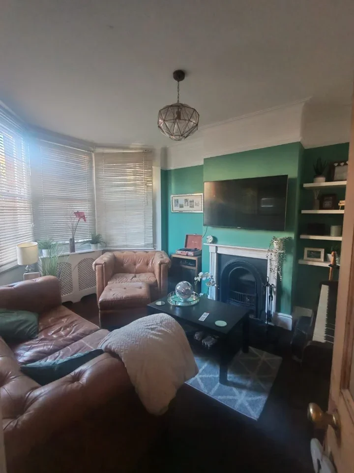 Room Chingford Lane in Greater London