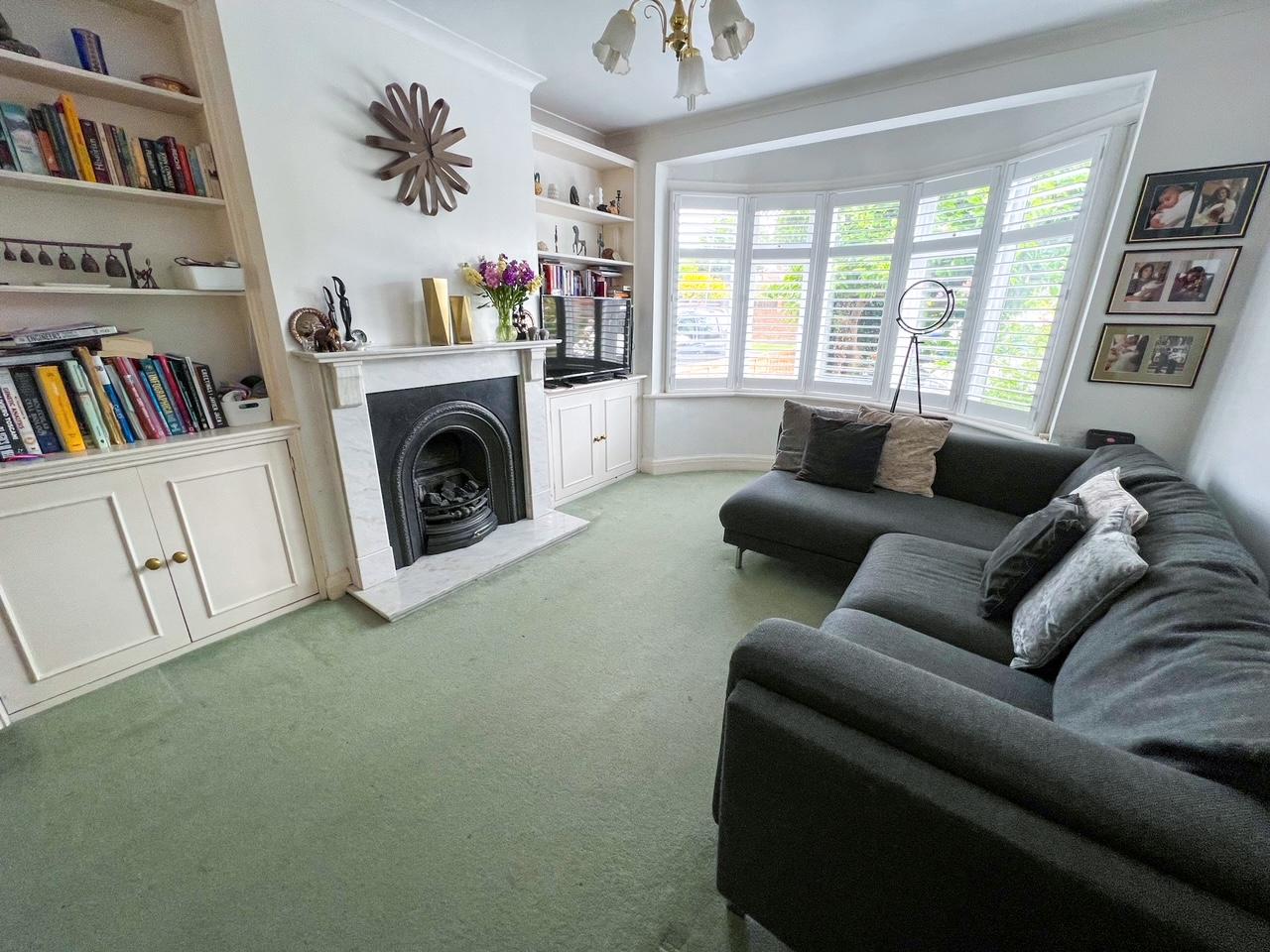 House Dunvegan Close in Walton on Thames