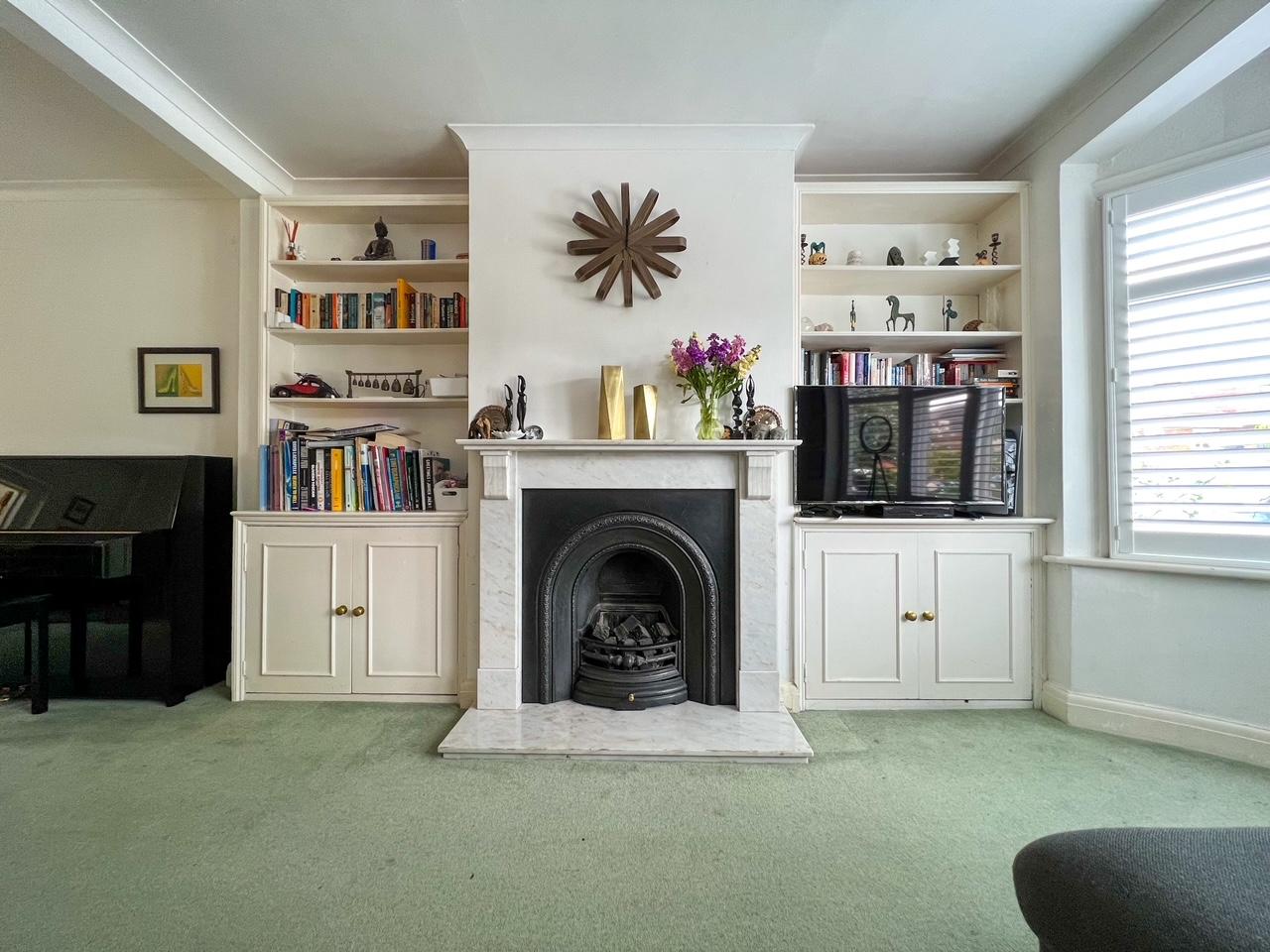 House Dunvegan Close in Walton on Thames