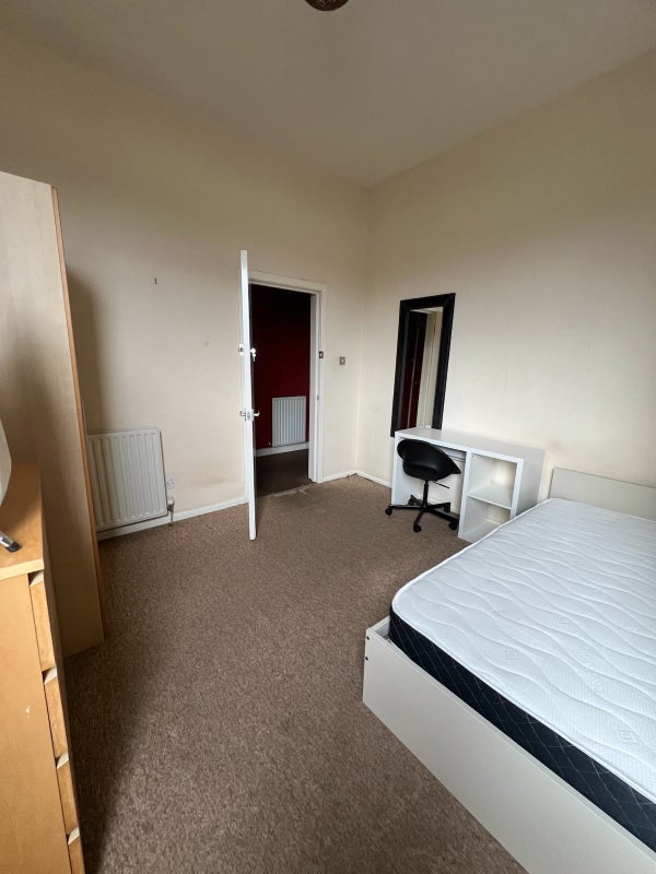 Room Bardowie Street in Glasgow