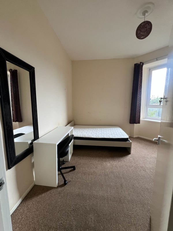 Room Bardowie Street in Glasgow