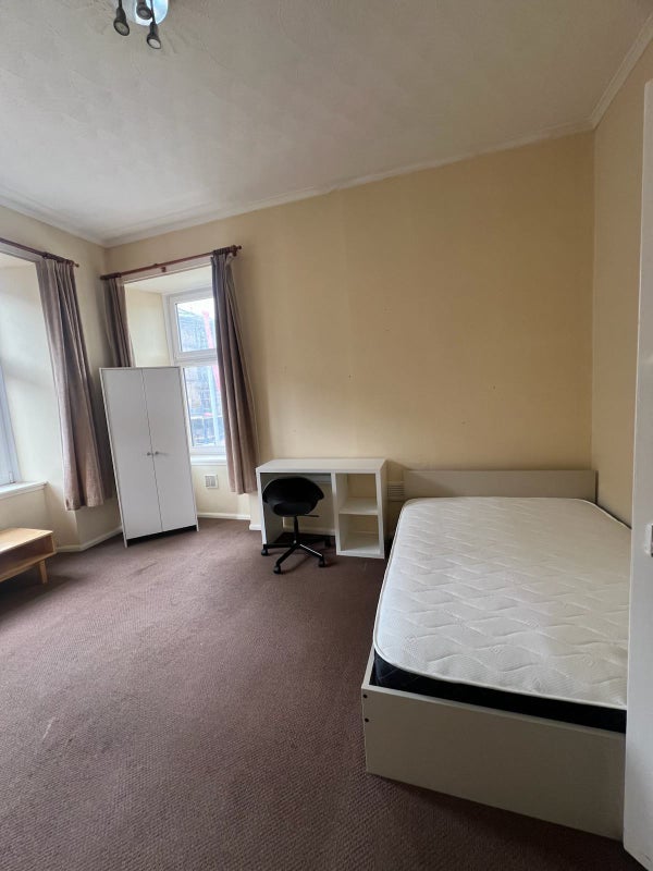 Room Bardowie Street in Glasgow