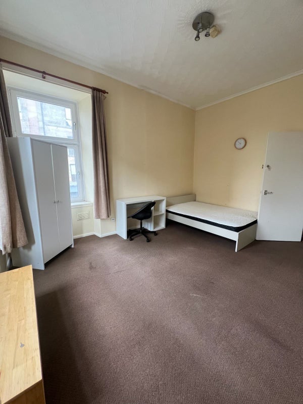 Room Bardowie Street in Glasgow