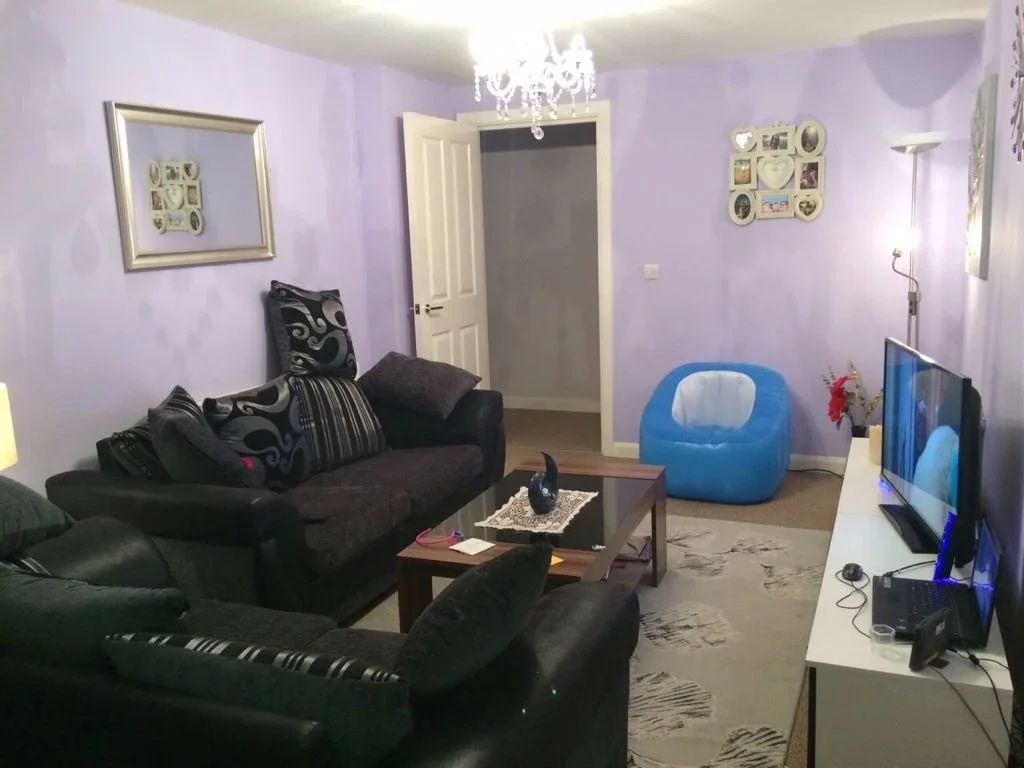 Flat Bentinck Road in Greater London