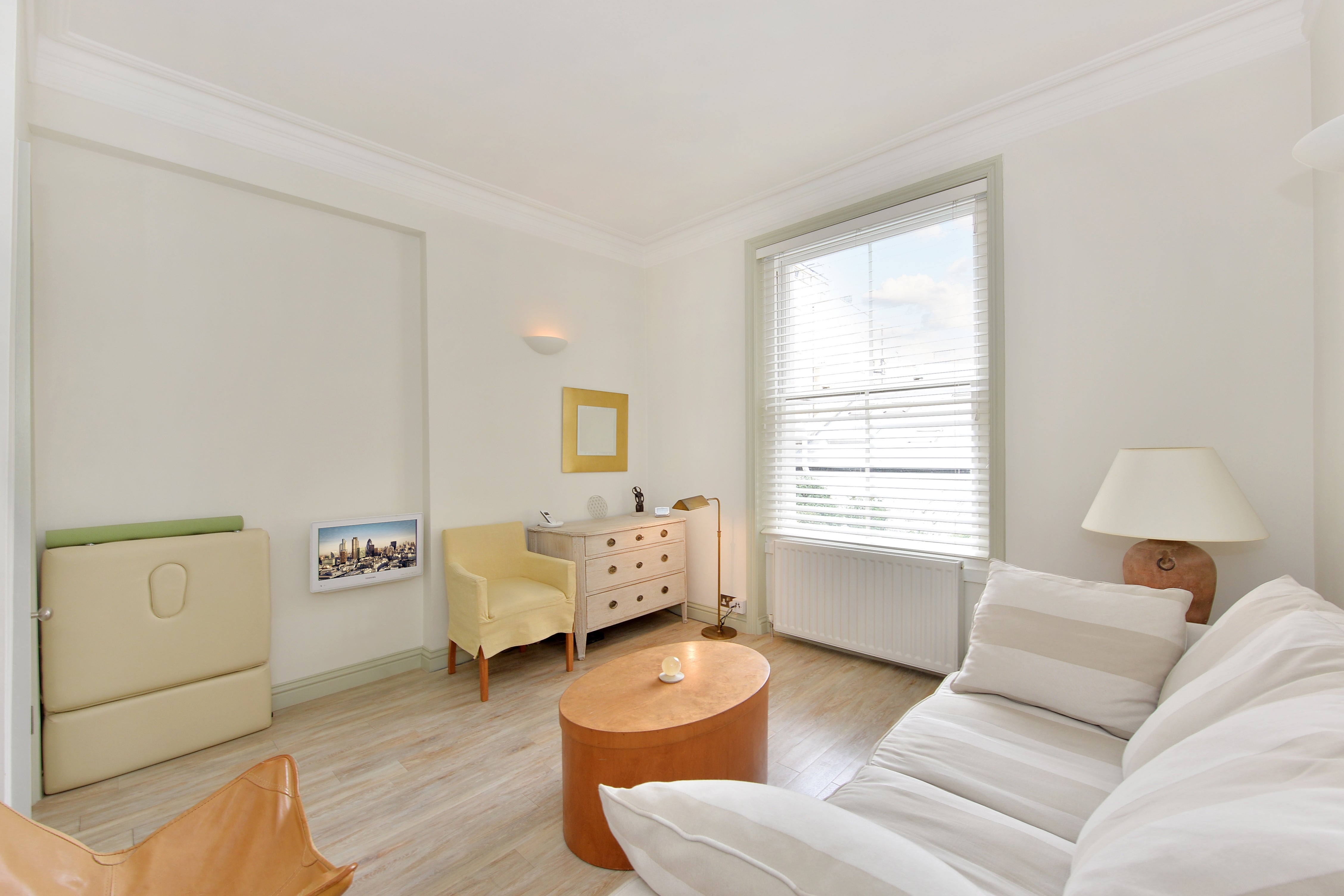 Flat Petersham Mews in Greater London