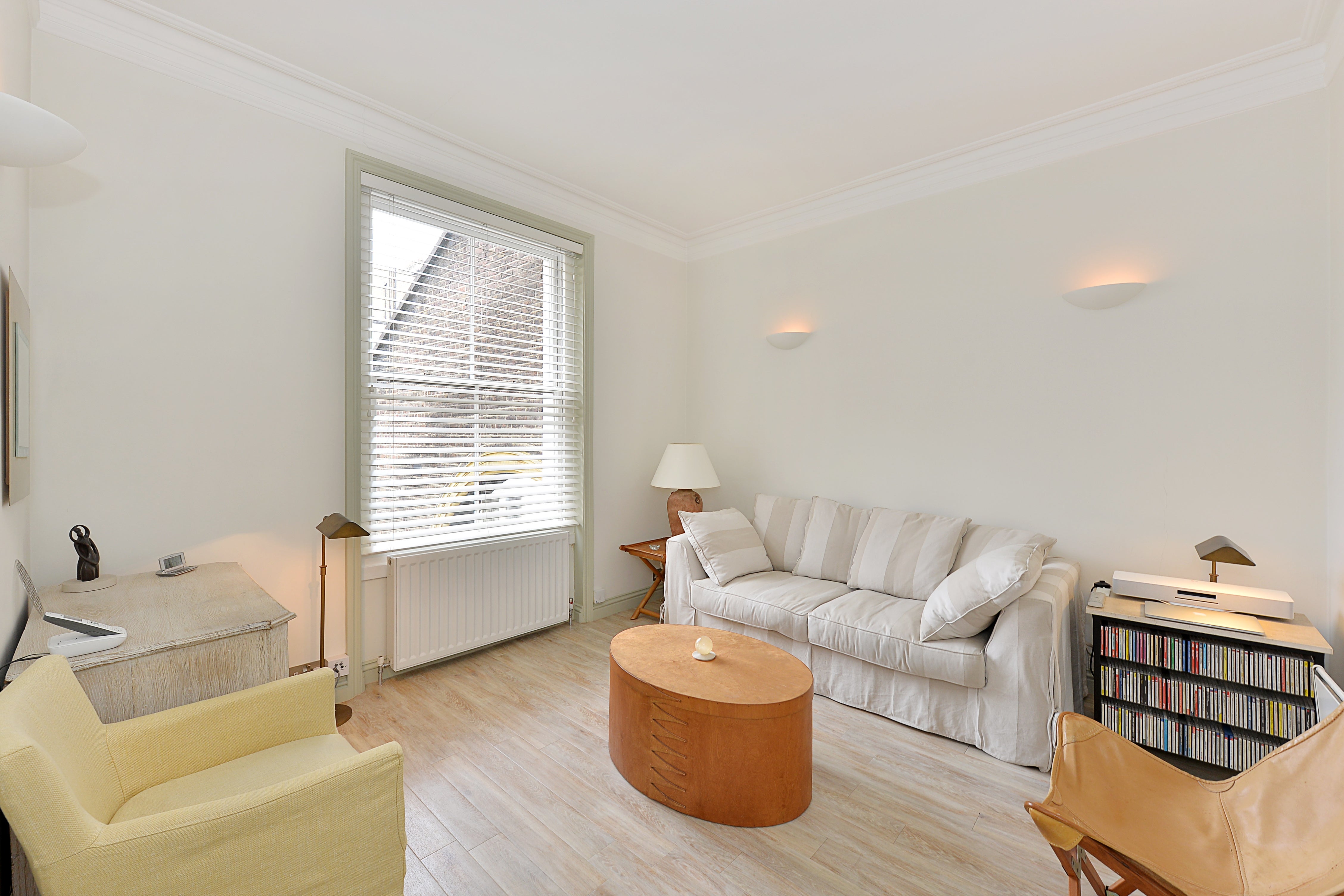 Flat Petersham Mews in Greater London
