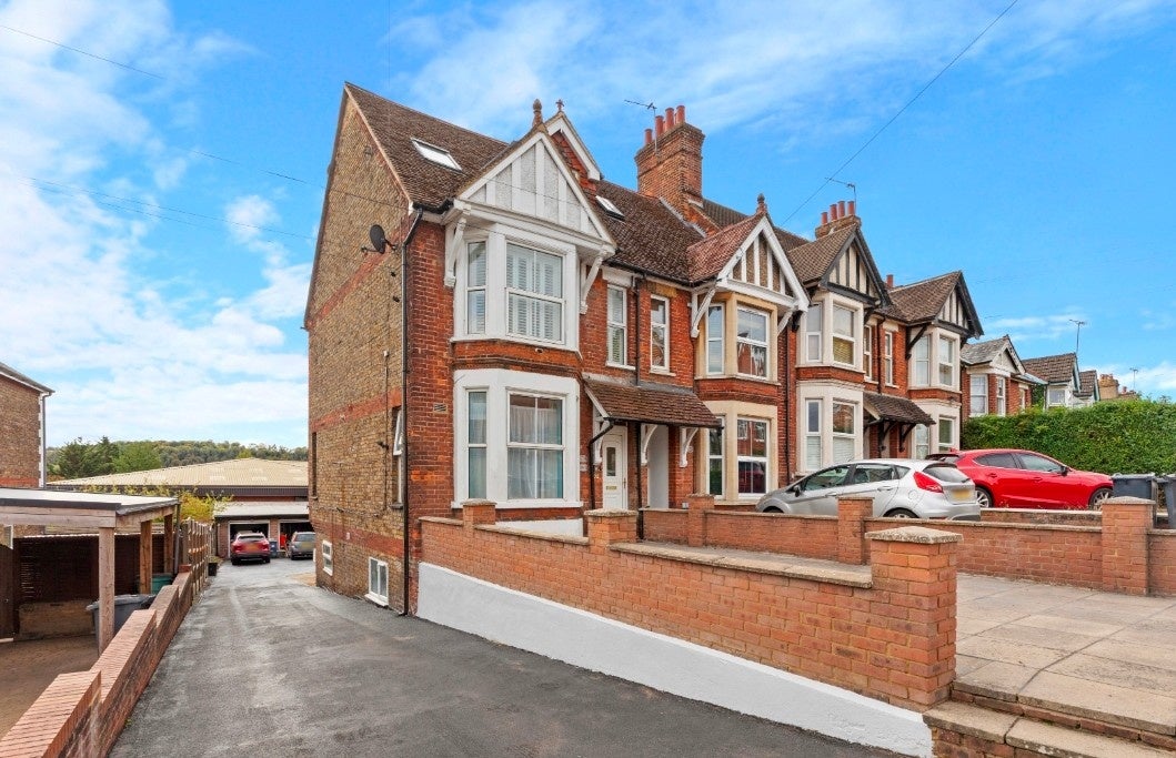 Flat Totteridge Road in High Wycombe