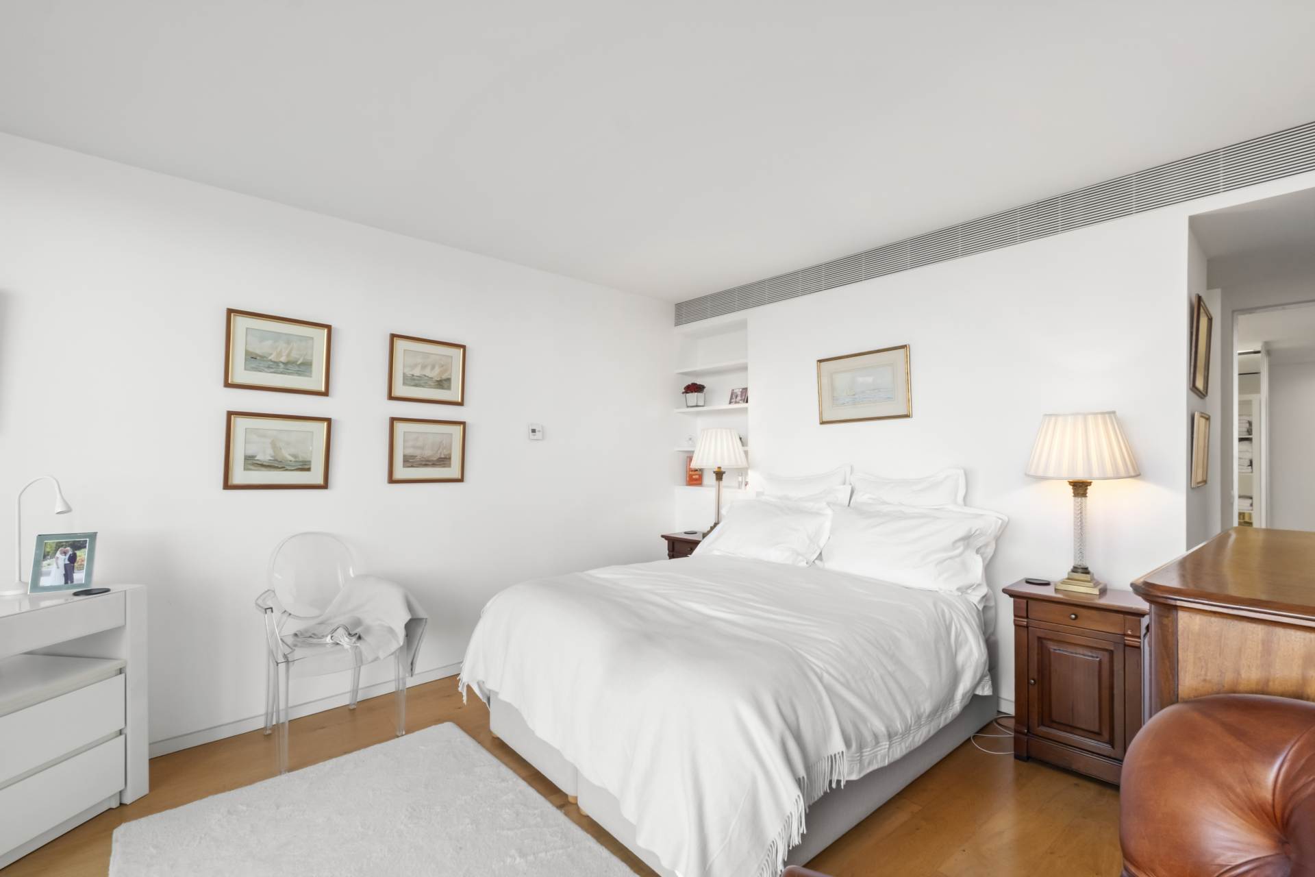 Flat Hester Road in Greater London