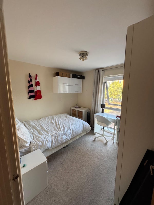 Room St George's Grove in Greater London