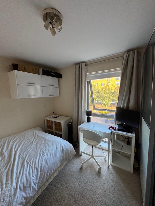 Room St George's Grove in Greater London