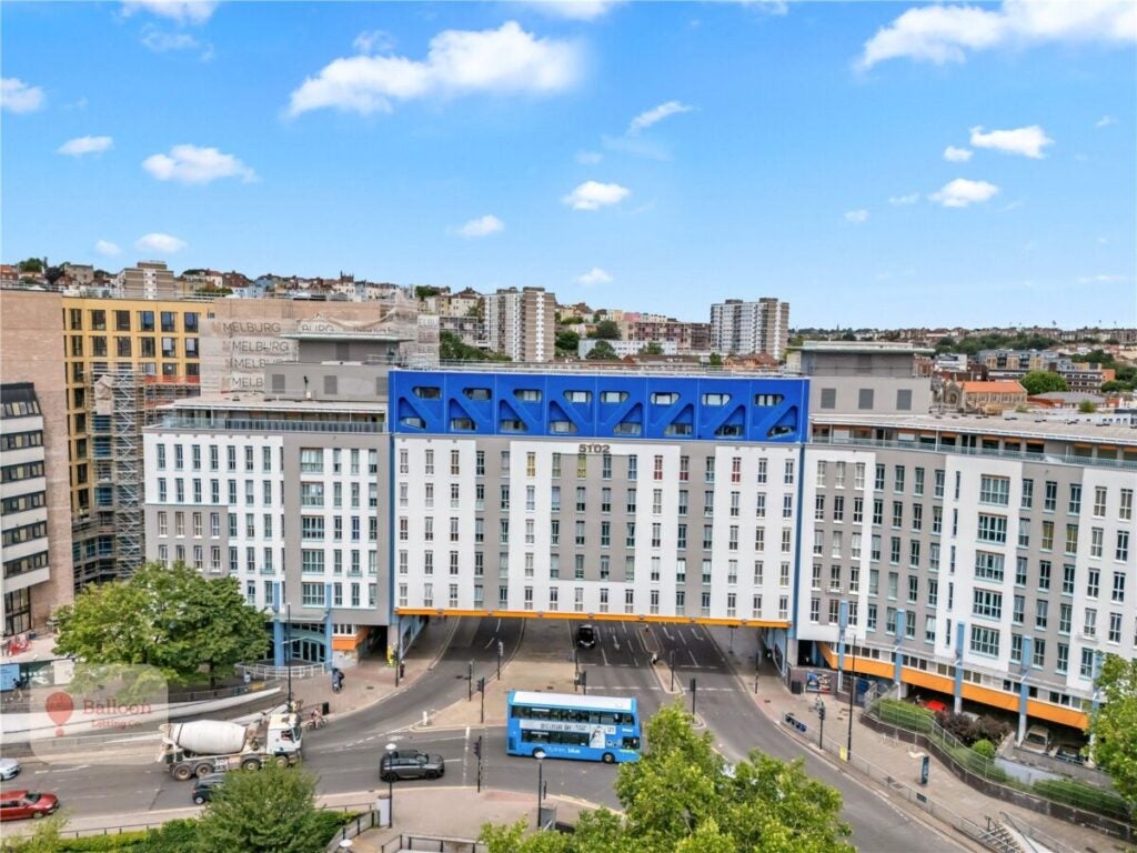 Flat St James' Barton in Bristol