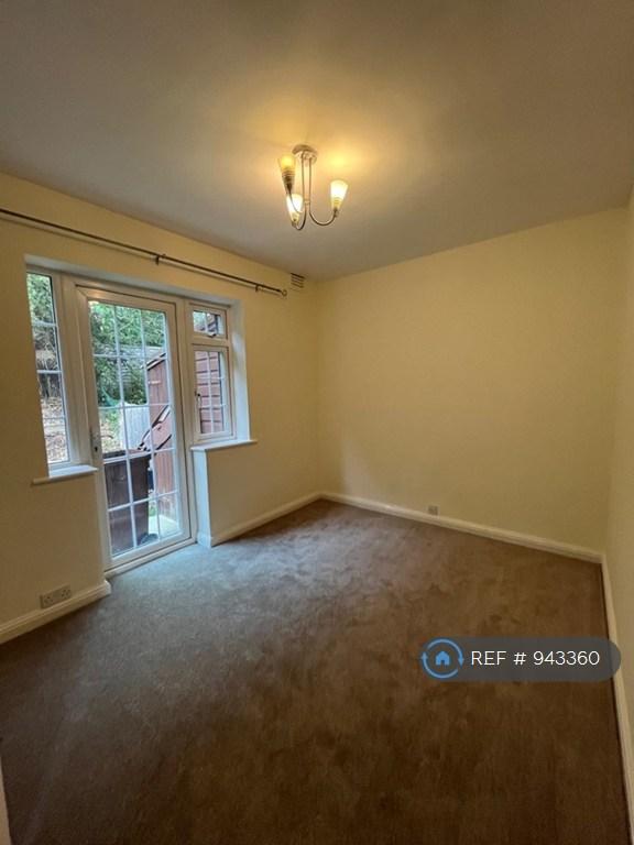 Flat Springfield Close in Greater London