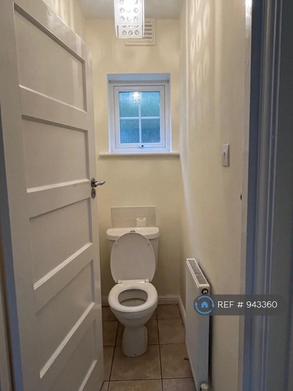 Flat Springfield Close in Greater London