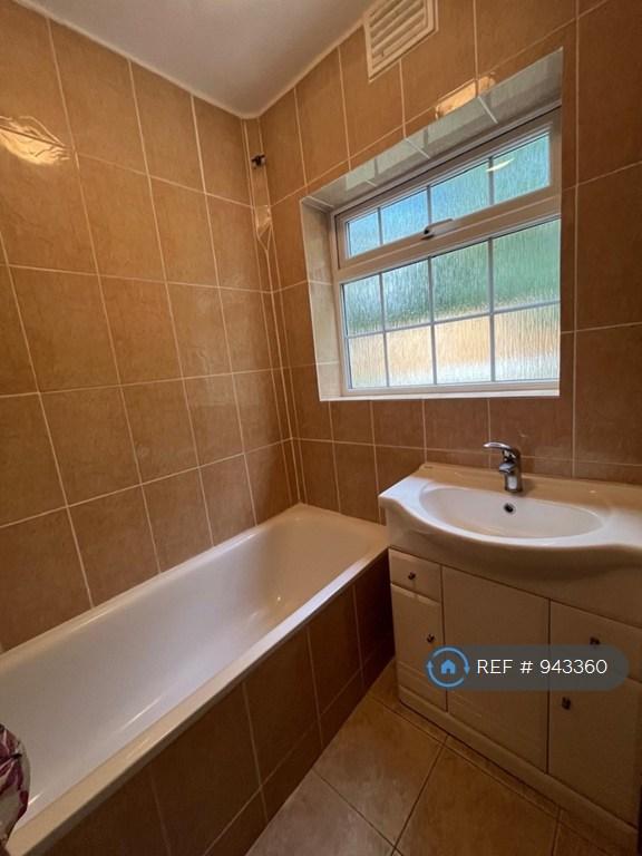 Flat Springfield Close in Greater London