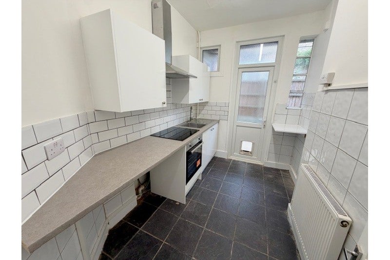 Flat Canewdon Road in Southend-on-Sea