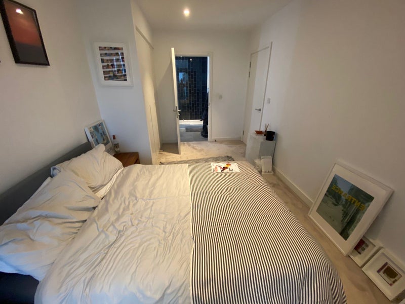 Room Schooner Road in Greater London