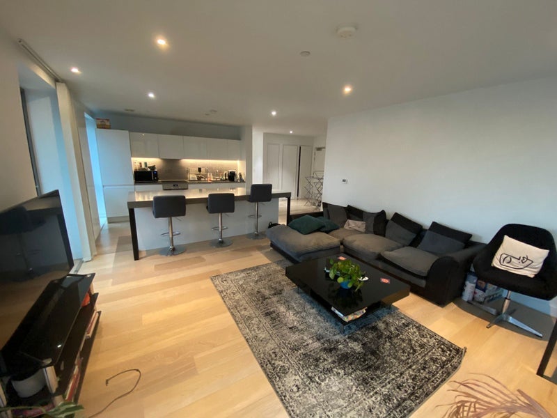 Room Schooner Road in Greater London