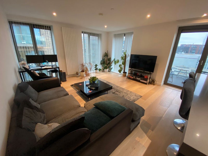 Room Schooner Road in Greater London