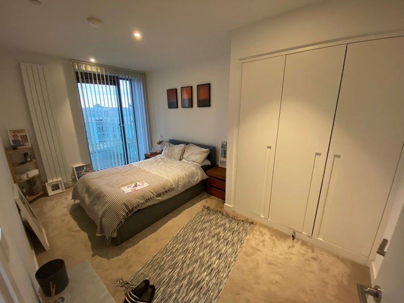 Room Schooner Road in Greater London