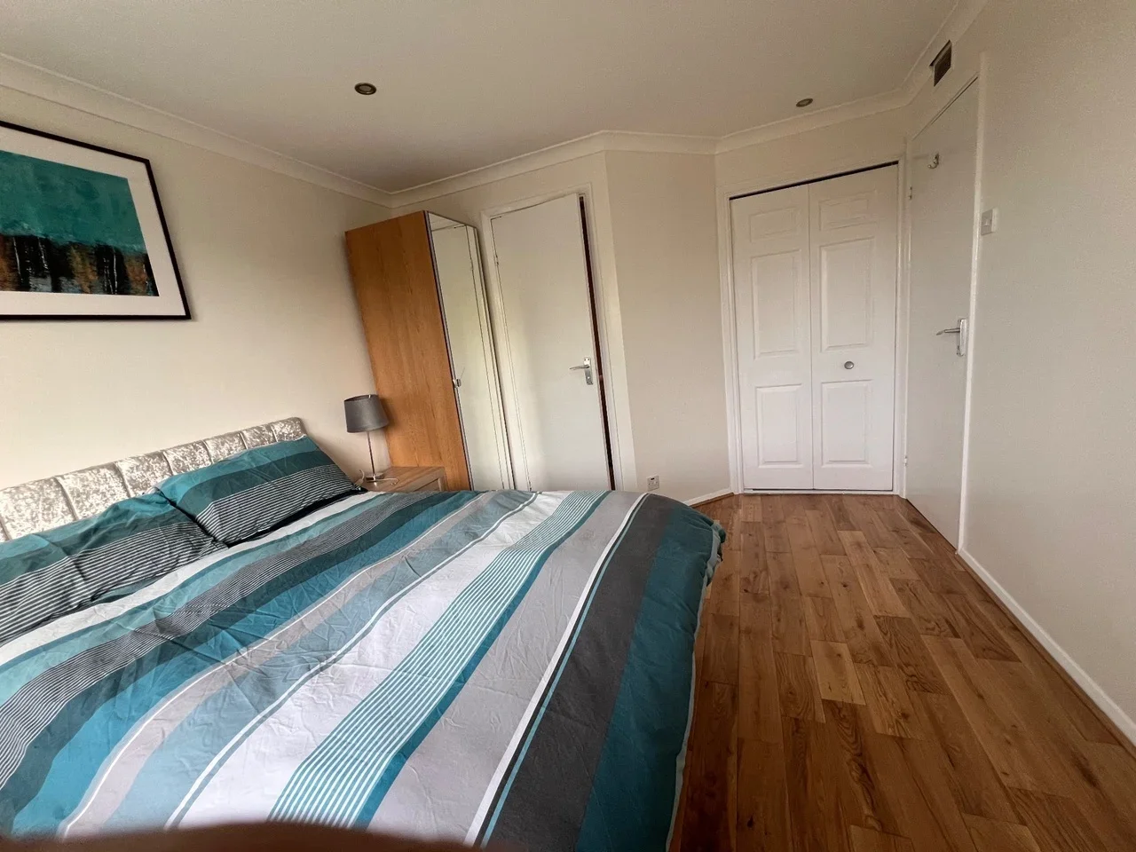 Room Durrell Way in Upper Halliford