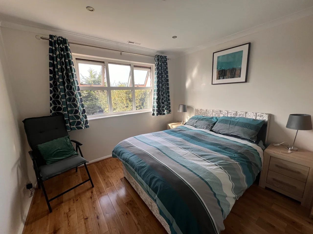Room Durrell Way in Upper Halliford