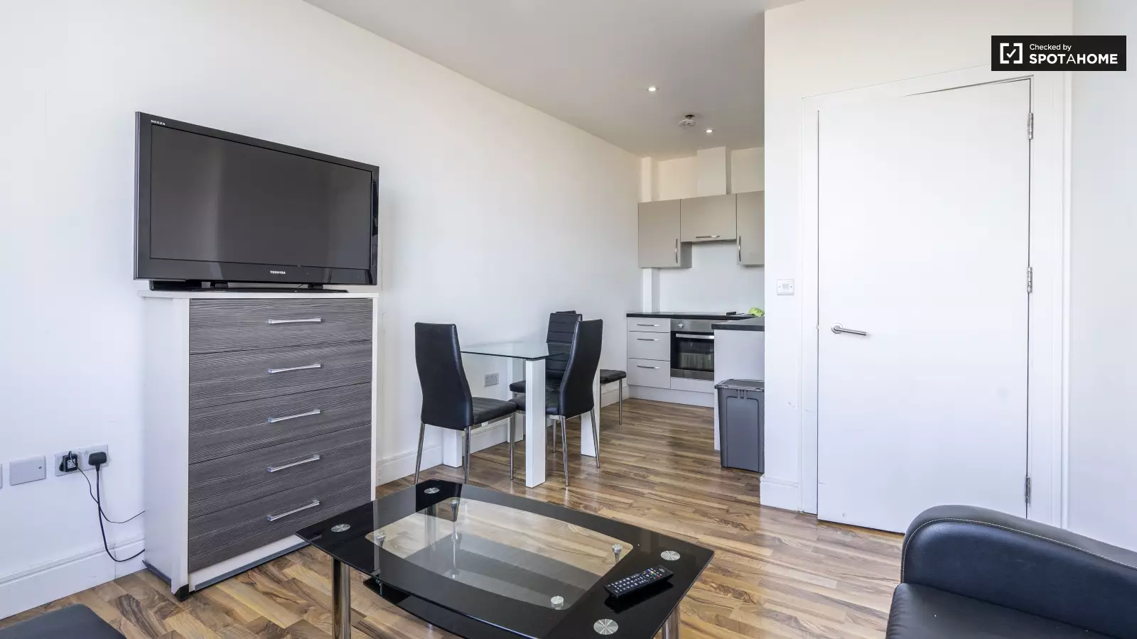 Flat Achillies Close in Greater London