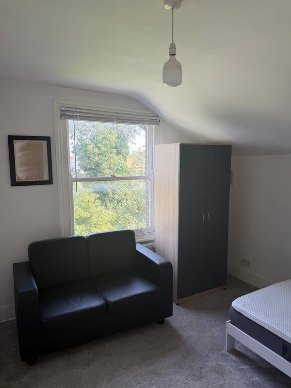 Room Earlham Grove in Greater London
