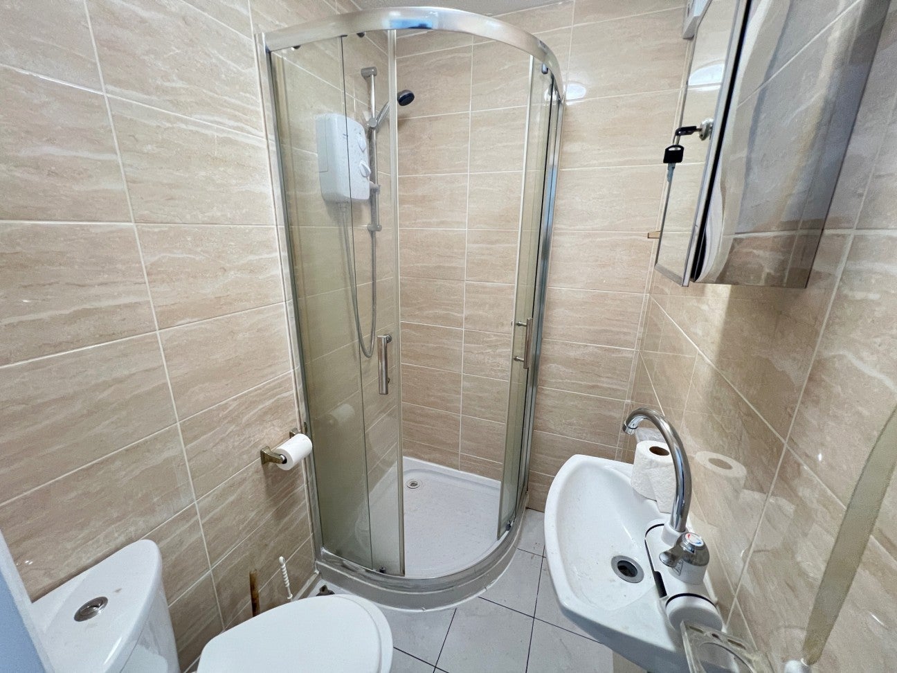 Room Hamilton Close in Greater London