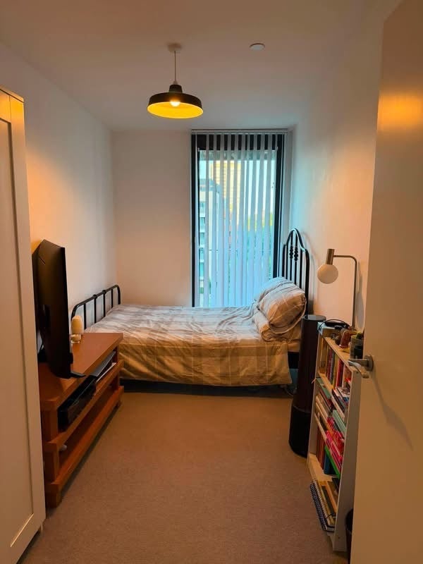Room Forrester Way in Greater London