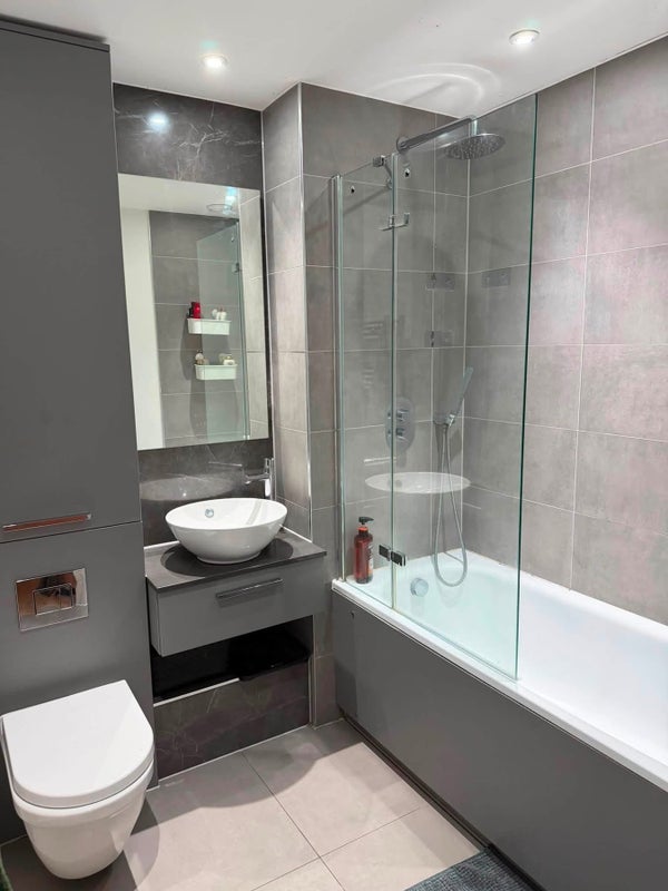 Room Forrester Way in Greater London