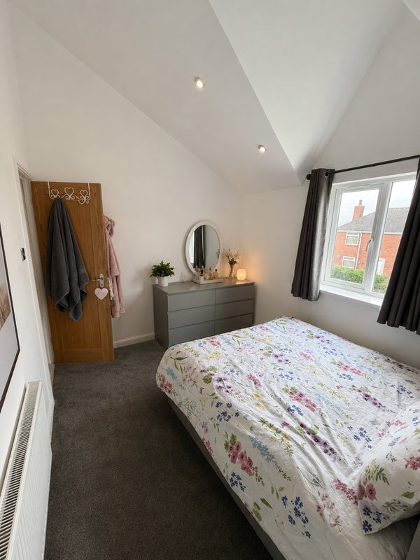 Room Camberley Road in North Tyneside