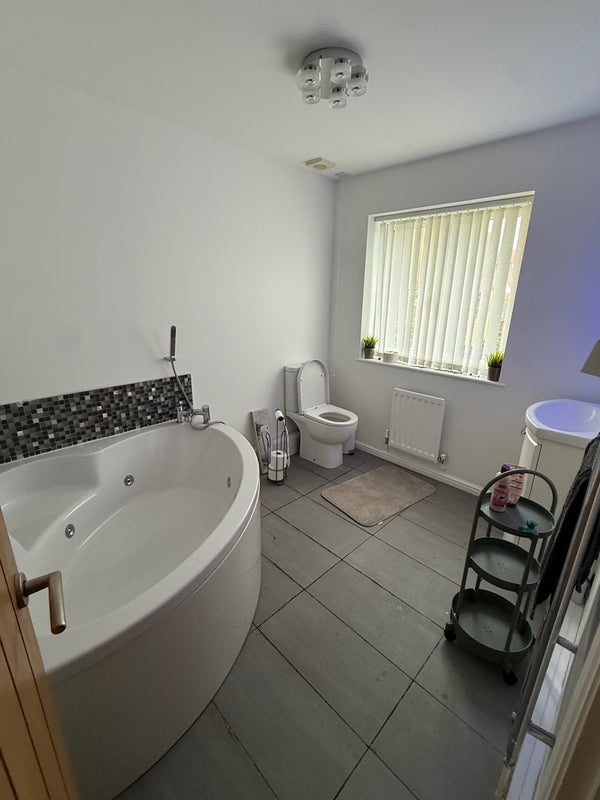 Room Camberley Road in North Tyneside