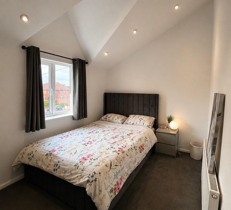 Room Camberley Road in North Tyneside